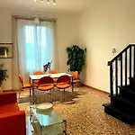 Bright With Attic Apartamento *