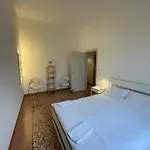 Bright With Attic Apartamento