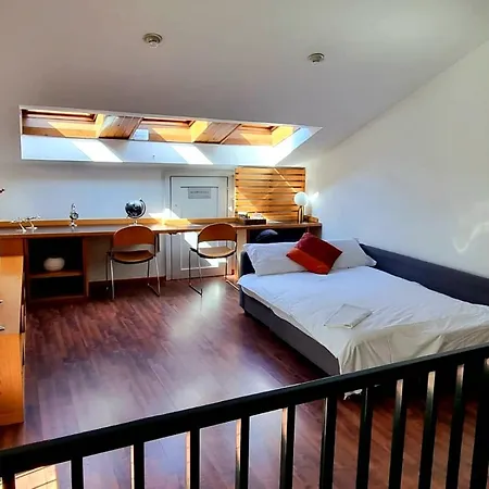 Bright With Attic Apartment Bologna