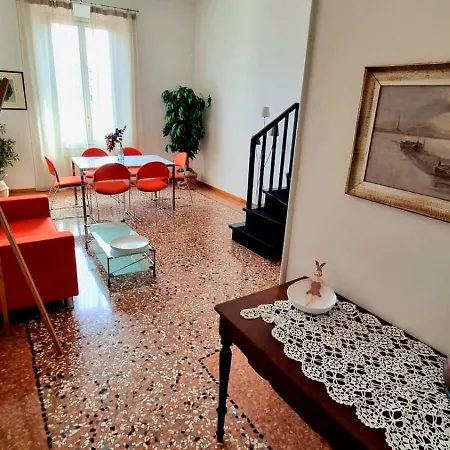 Bright With Attic Apartment *