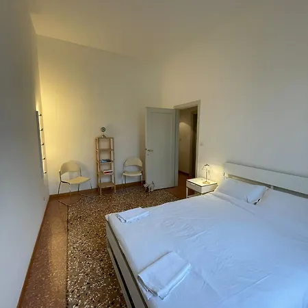 Bright With Attic Appartement