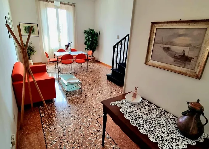 Bright With Attic شقة *