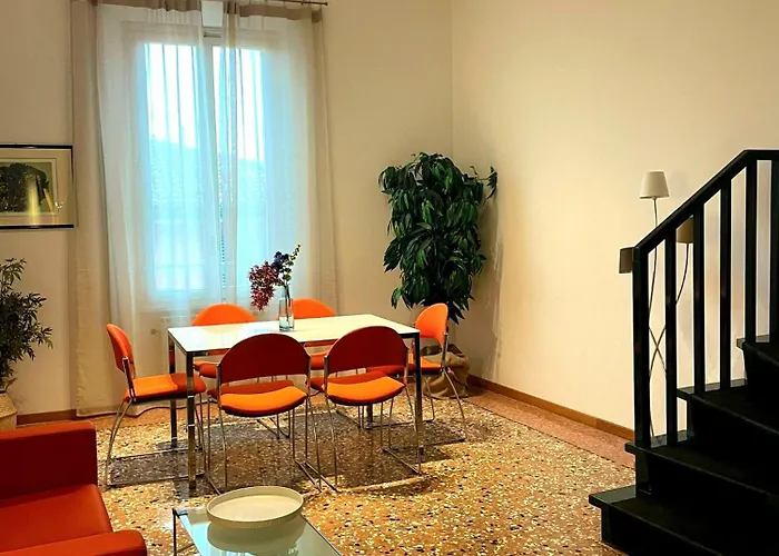 Bright With Attic شقة *