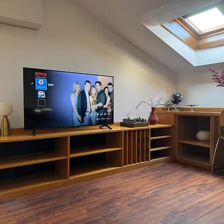דירה Bright With Attic